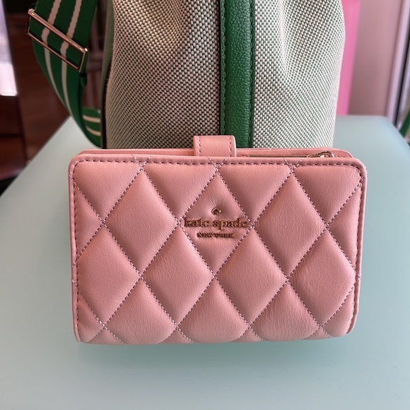 Kate Spade Carey Medium Compartment Bifold Wallet
COLOR: Conch Pink - Picture 3 of 16